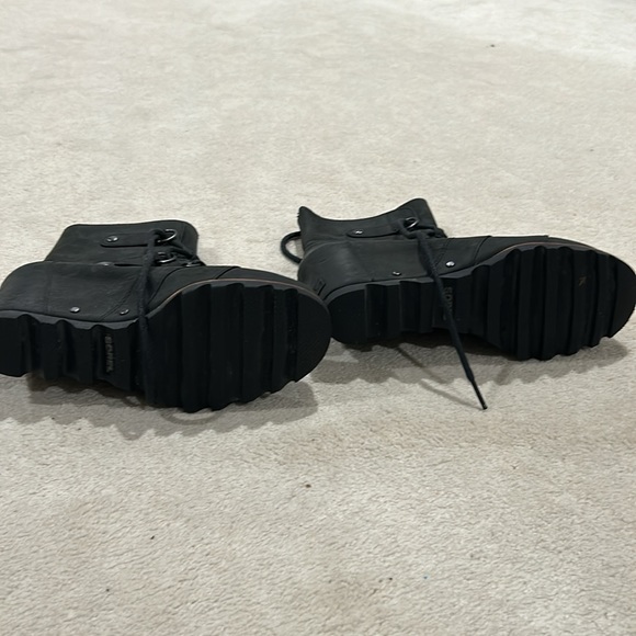 Sorel boots, black size 7 - Picture 5 of 5